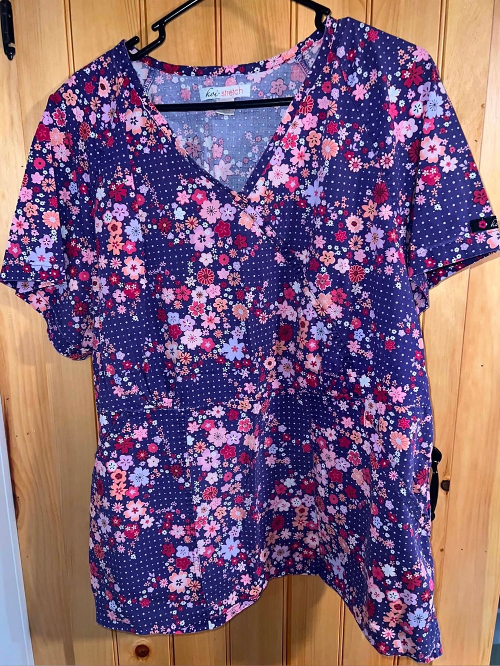 Koi Stretch Women’s Purple Floral V-Neck Scrub Top- Size 3XL